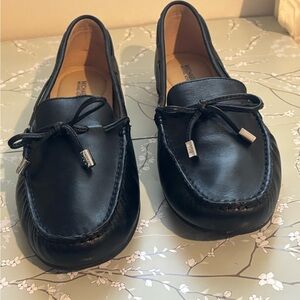 Michael Kors Women’s black Leather Loafers (11M)